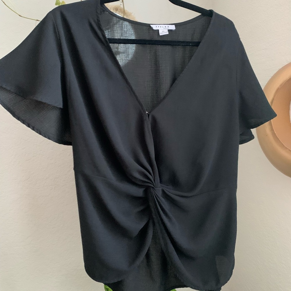 BLACK FLOWY BLOUSE
